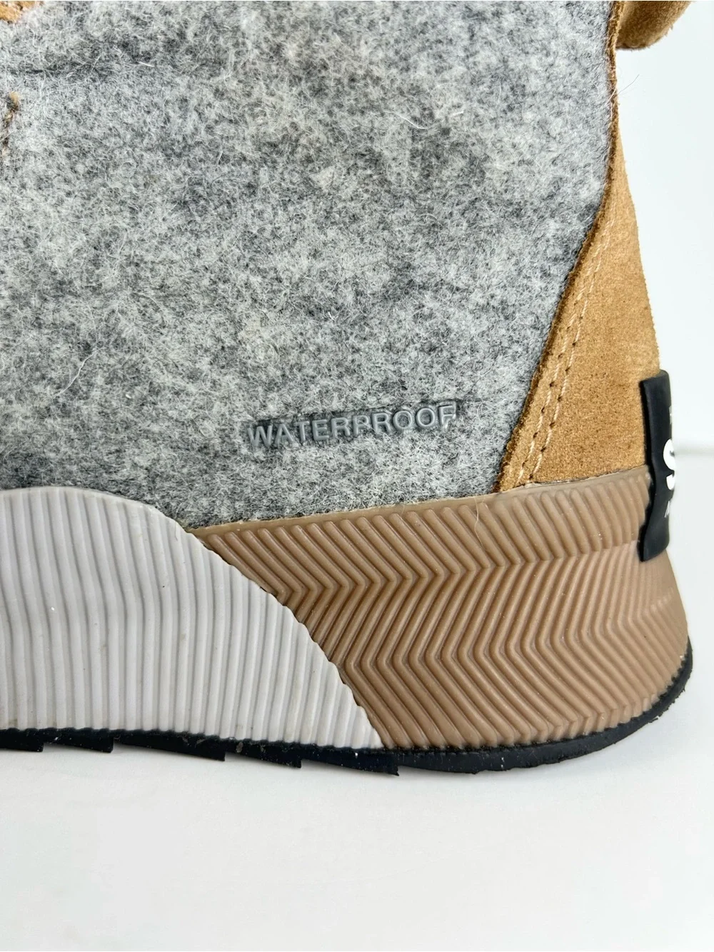 Sorel Out N About IV Classic Waterproof Unisex Suede Tan Gray Youth Boots